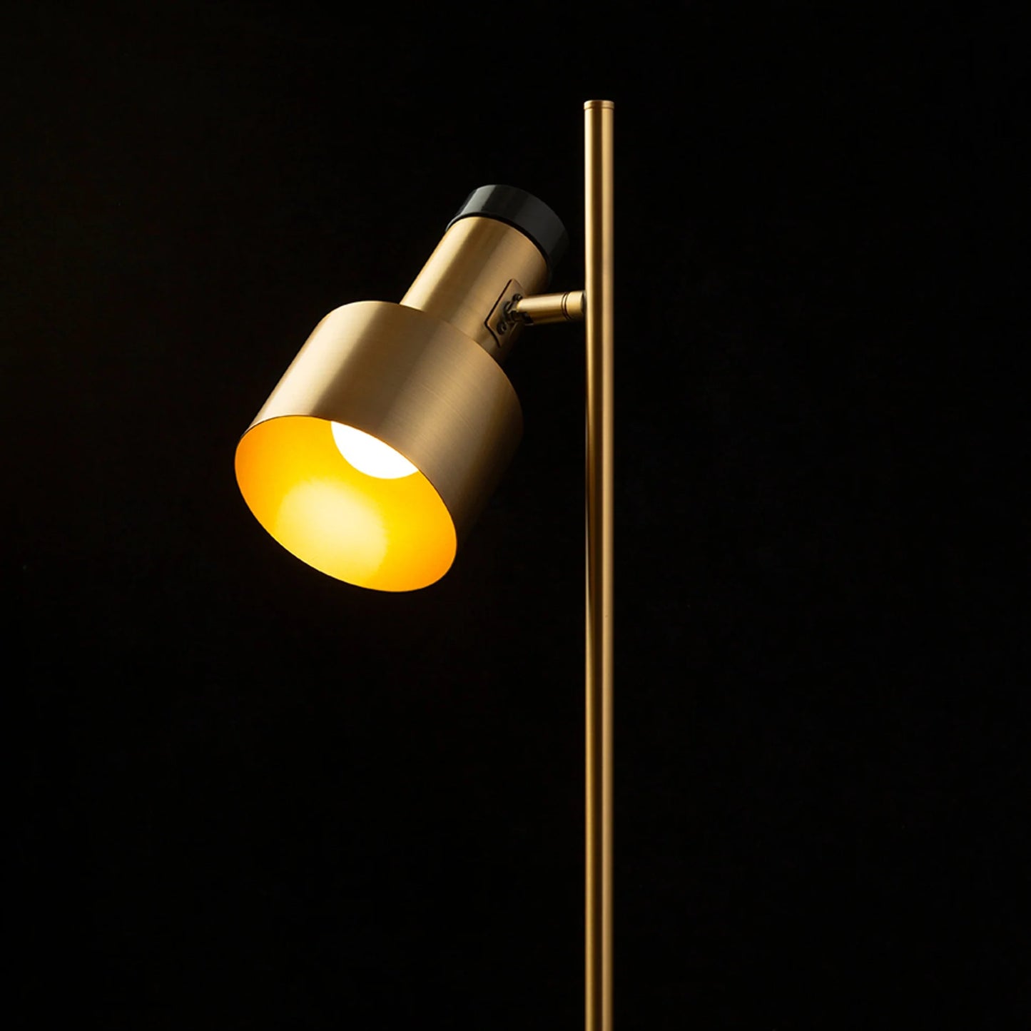 Lampadar DIVINA din alama cu decor marmura neagra